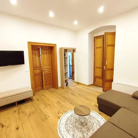 Giulia Apartment *